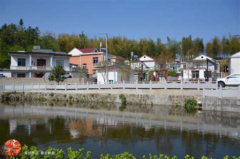 房子前面有水溝